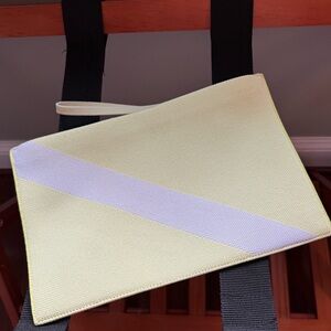 Rothy’s Light Lime Essential Pouch with magnets!